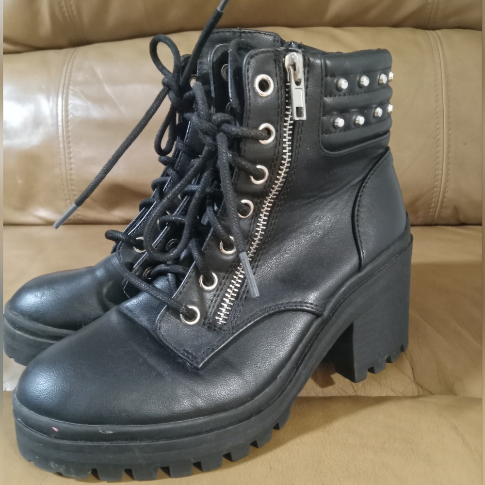 No Boundaries Women's Zip Accent Studded Hiker Boots, Wide Width - Picture 1 of 1